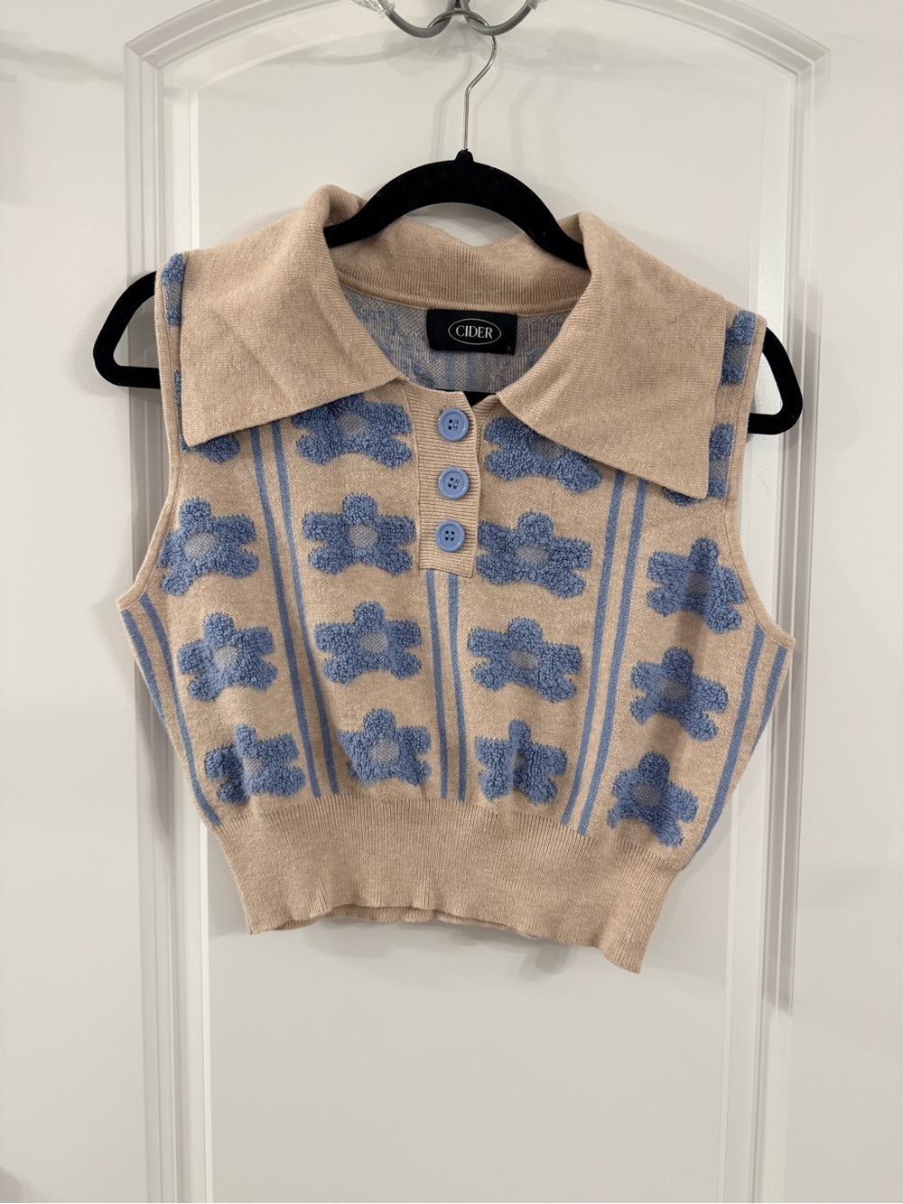 Cider- Academia/Preppy Beige and Blue Floral Knit Collared Tank (L)